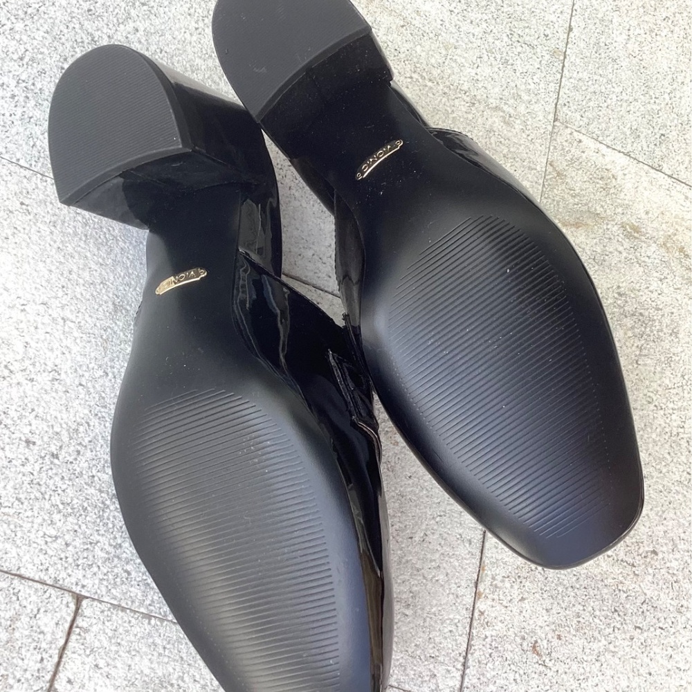 Vionic shoes - Picture 2 of 3